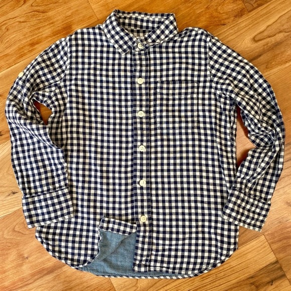 Boys button down lot (3) Carter’s (8), Tucker & Tate (S), Gap (6-7) - Picture 4 of 7